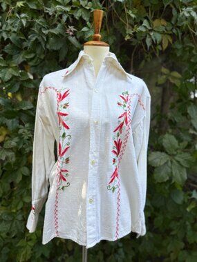 Incredible 60s 70s Dagger Collar Blouse Slubbed Linen/Cotton Floral Embroidery